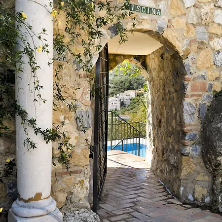 Castillo De Monda
