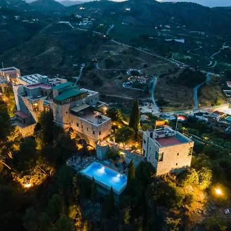فندق Castillo De 4*