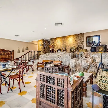 فندق Castillo De مونذا